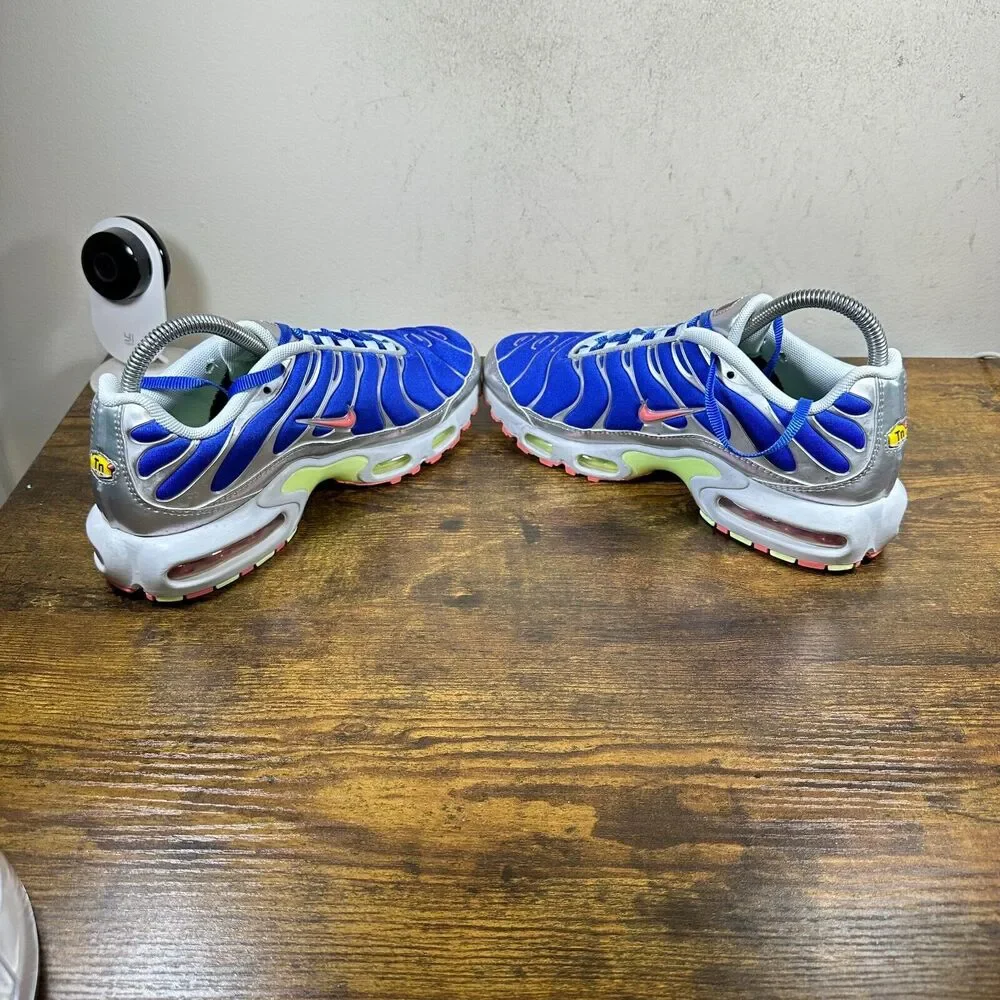 Nike Women’s Blue Pink Accent Athletic Sneakers